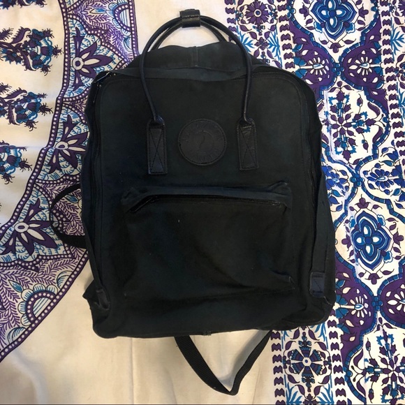all black kanken backpack